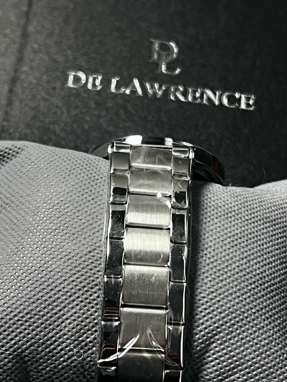 DE LAWRENCE