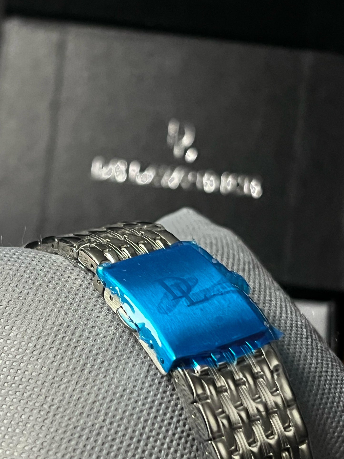 DE LAWRENCE