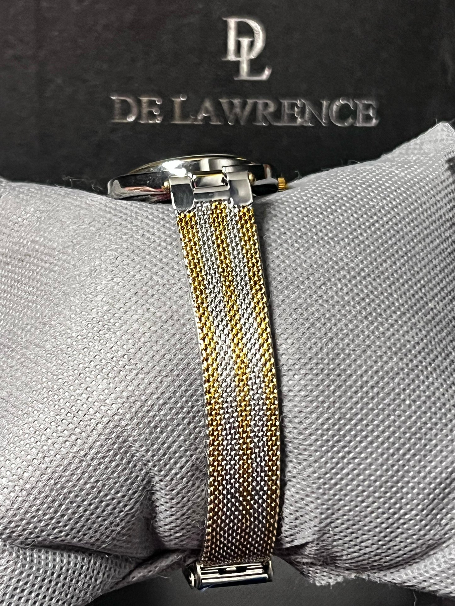DE LAWRENCE