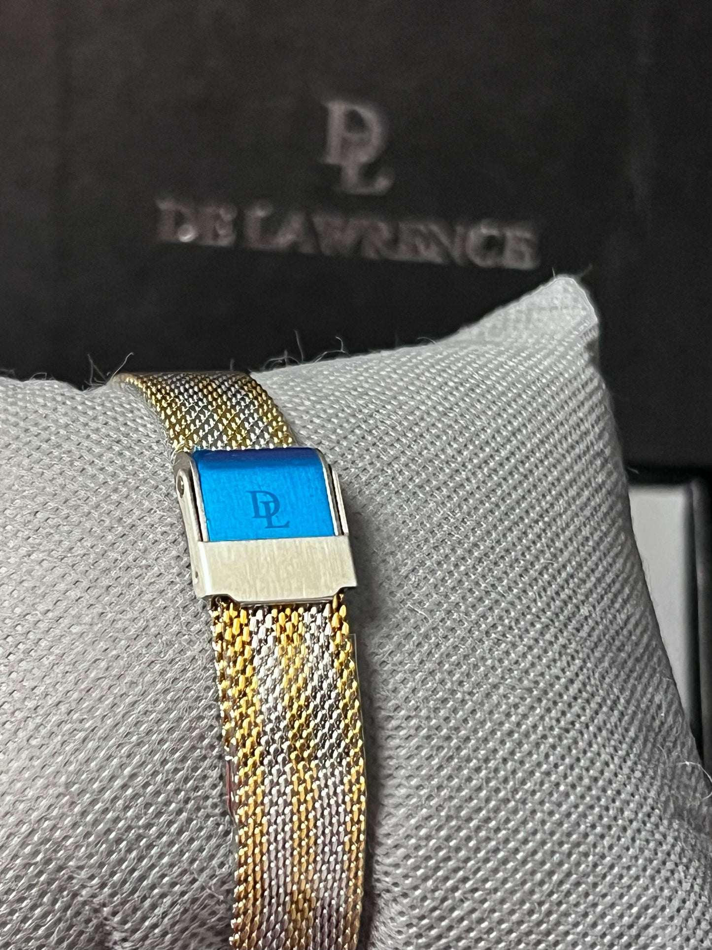 DE LAWRENCE