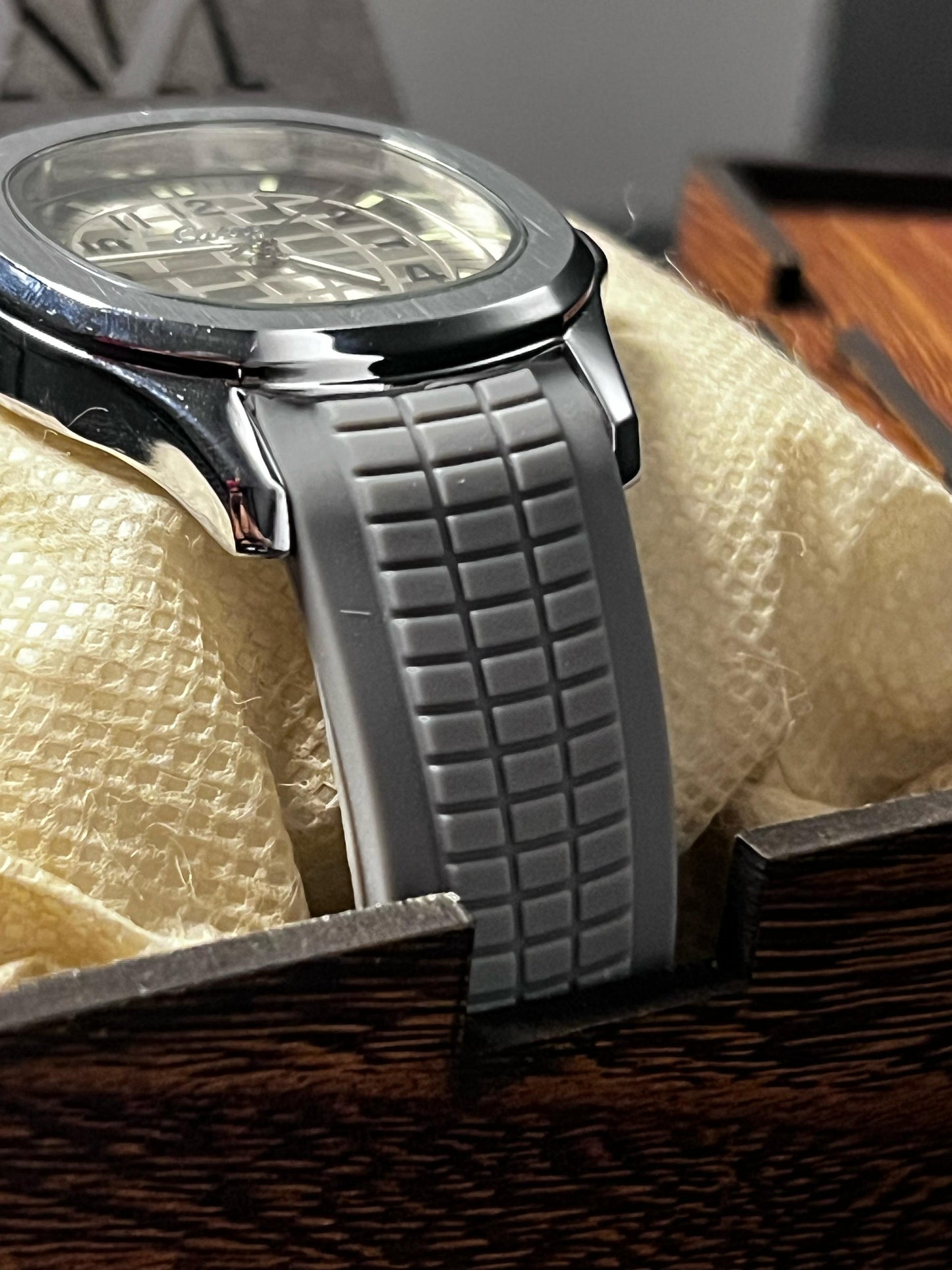 Catera Watch