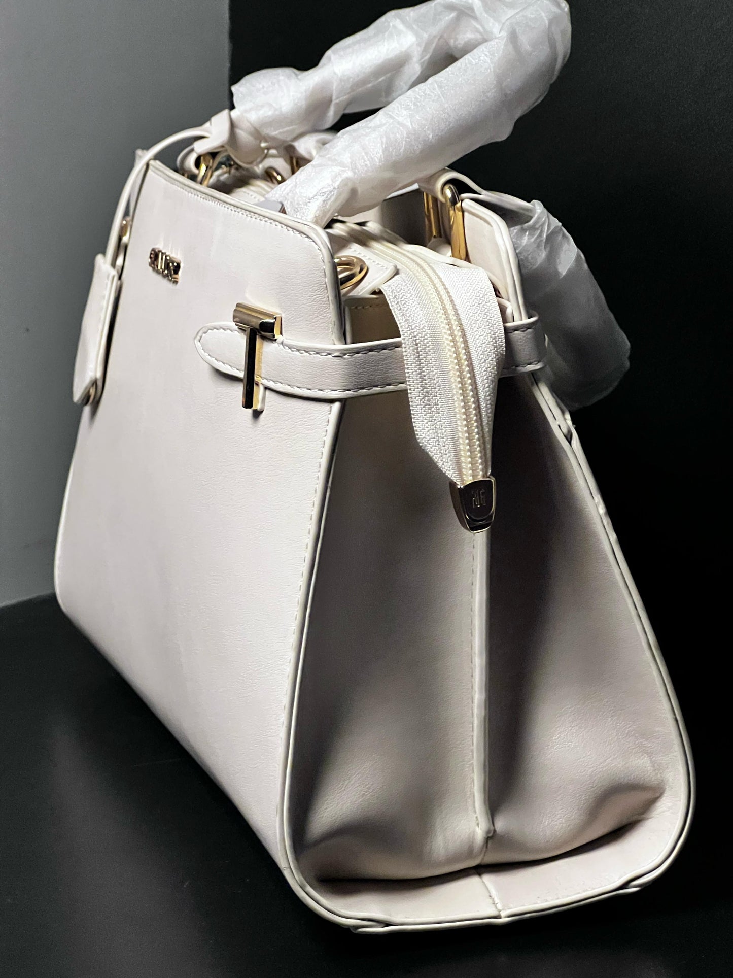 Glamour White